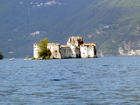 Castelli di Cannero vom See